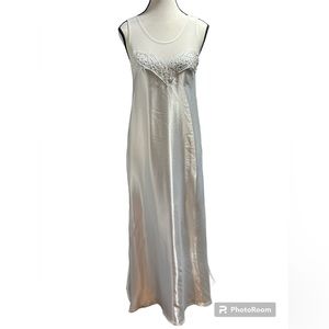 Appel Sleepwear White Sleeveless Gown Size Medium